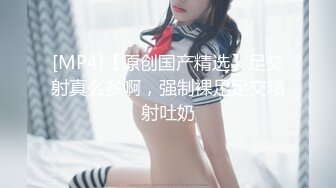 深夜冒死爬墙偷拍对面楼的美女洗澡换衣服