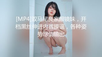 情趣套房TP黝黑哥和白嫩少妇还带个大棒棒来玩女的和摄像头零接触居然没有发现