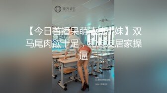 【新片速遞】 三个毛都没长齐的小嫩妞一起在床上诱惑你是什么体验好刺激，全程露脸三姐妹听大哥指挥，道具玩弄无毛白虎逼[215MB/MP4/19:09]