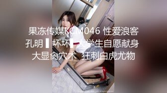 C罩杯面罩小姐姐，这奶子针不错，可惜小逼已黑，沙发上蜜桃臀骑乘，特写抽插多毛骚穴，浴室洗澡湿身