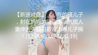 边听音乐跟着节奏不停地猛插骚老婆